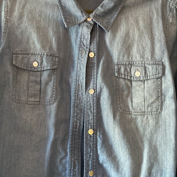 Vineyard Vines button down - Picture 3 of 3